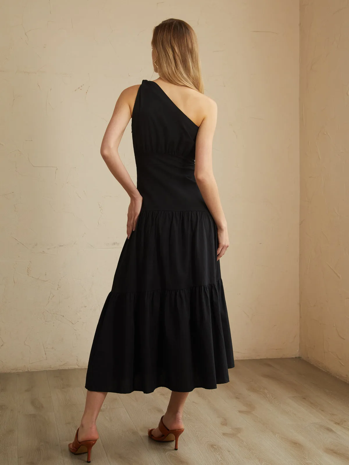 Asymmetric Shoulder Graceful Knotted Midi Dress