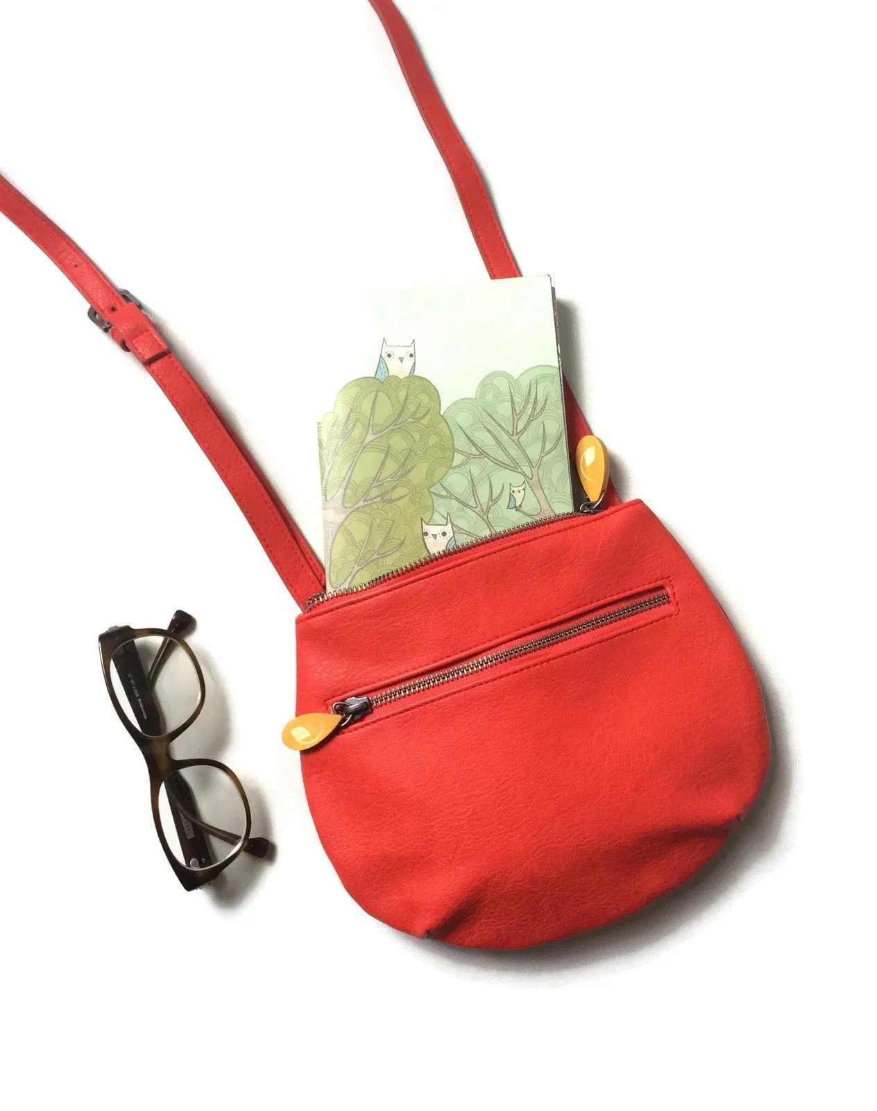 Willoughby: Eco-Chic Crossbody (Spacious, Vegan Leather, 5 Colors, Adjustable, Everyday Bag)